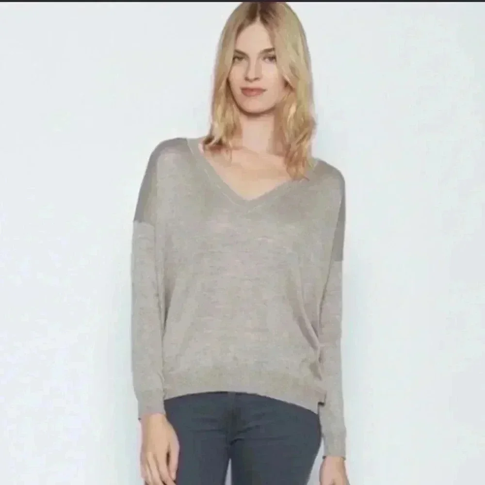 Joie Calee V-Neck Knit Sweater in Beige/Gold Size S